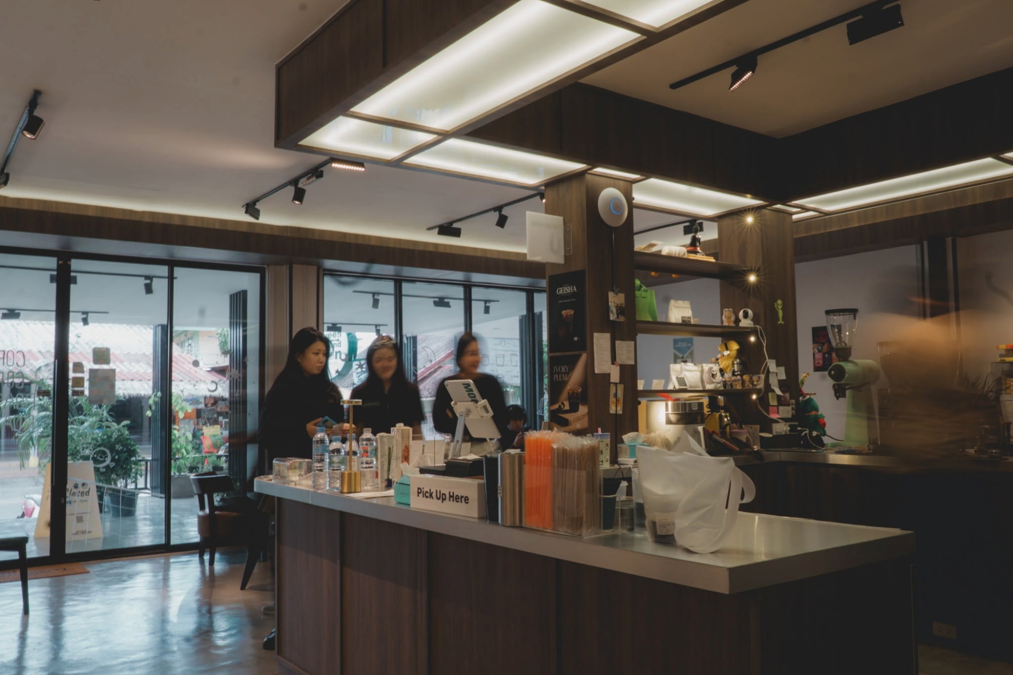 คาเฟ่ขอนแก่น Between Sun and Moon Coffee Roasters