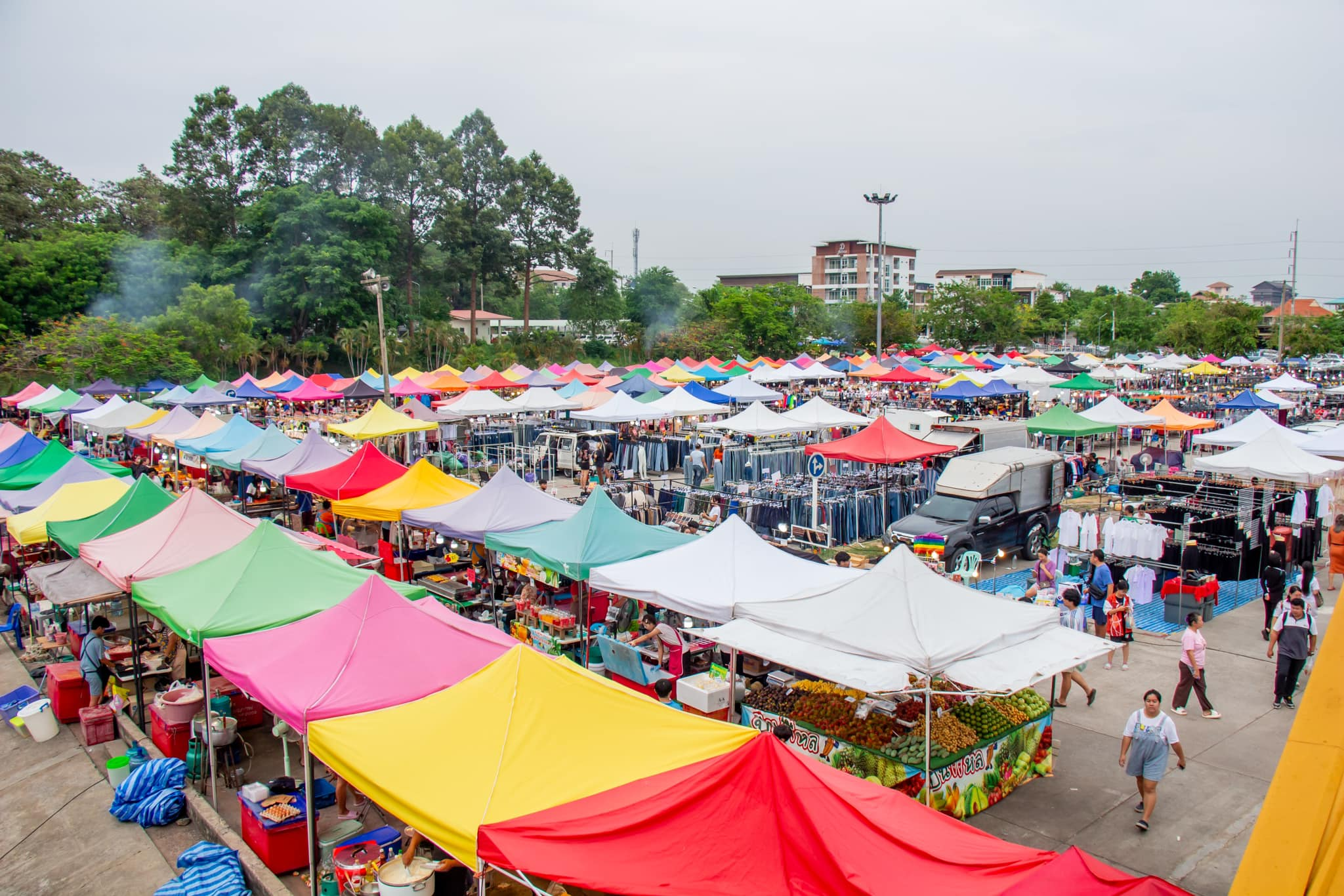 ที่เที่ยวขอนแก่น ตลาดเปิดท้ายหอกาญ มข.