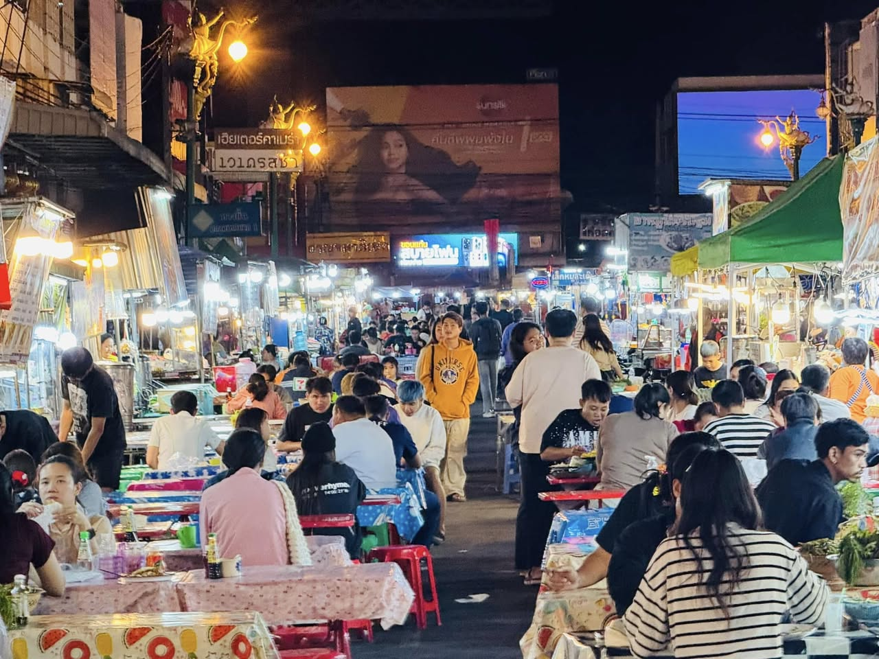 ที่เที่ยวขอนแก่น ตลาดโต้รุ่งรื่นรมย์