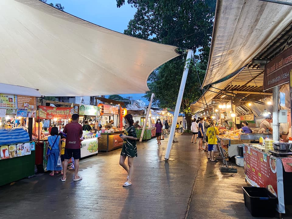 Mor Din Daeng Market at Khon Kaen University